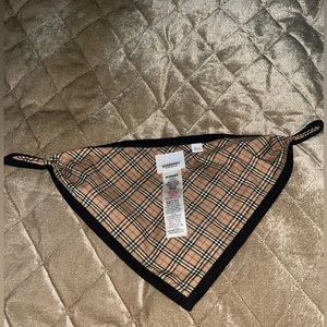 Burberry bib